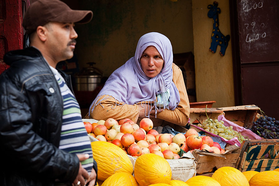  Chat on the Meknes market   Morocco